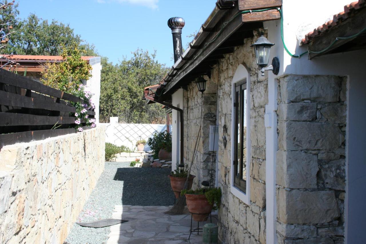 The Spidaki Otel Lania Dış mekan fotoğraf